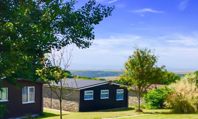 Bideford Cottage | Cozy 2-Bedroom Welcombe Accommodation with Ocean View