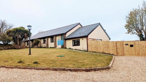 Bideford House | Inviting Foxmoor Cottage: Pet Friendly with Hot Tub Oasis