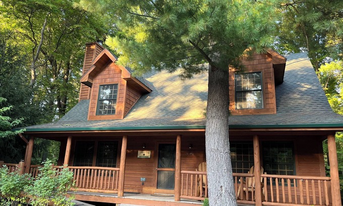 Saugatuck Cabin | Elegant Lönnhuset Lodge: Fireplace, Pool & Stunning Views
