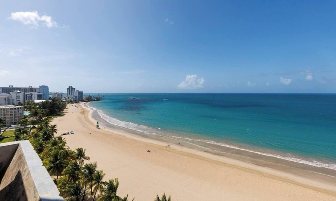 Campamento Pinones Apartment | Foxwoods Casino & Beachfront Bliss- Isla Verde Escape
