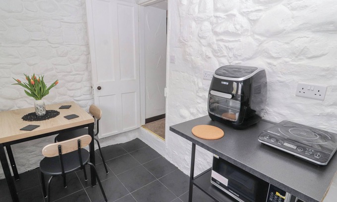 Stainburn Cottage | Discover FOXY LADY COTTAGE: Pet-Friendly Retreat with Garden