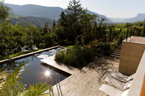 Lagundo Apartment | Premier Frühmesserhaus Refugium: Ocean View & Pool Access