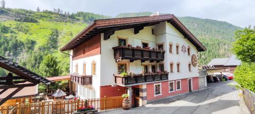 Praegraten am Grossvenediger House | Top-Rated Family-Friendly Accommodation at Knappaschneider