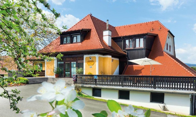 Lannach Bed & Breakfast | Charming Frühstückspension Zanglhof with Breakfast & Family Perks