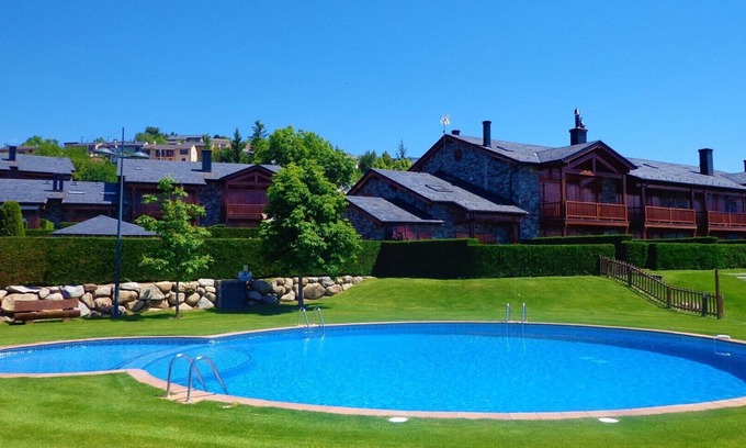 Angoustrine House | Prime Duplex Retreat with Pool & Spa in La Cerdanya