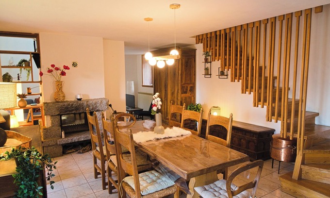 Angoustrine Villa | Cosy mountain home ideal for families and friends.