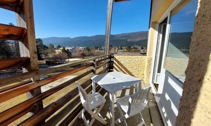 Autrans-Meaudre-en-Vercors Apartment | Cozy Apartment in Autrans for 4 with Spa and Kitchen