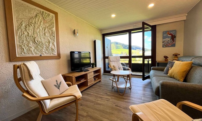 Autrans-Meaudre-en-Vercors Apartment | Renovated Apartment for 6 - Ski-In/Ski-Out - Near Village Center - Autrans