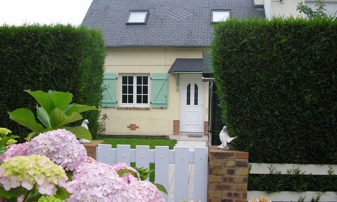 Gruchet-le-Valasse House | Discover Gite du Valasse: Pet-Friendly Retreat with Ocean Views