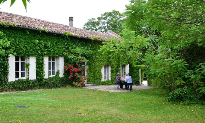 Lignieres-Sonneville Cottage | Relax at Gite Lignières with Pool and Spa Amenities