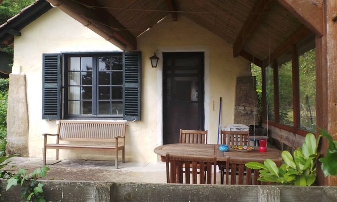 Rouffignac-Saint-Cernin-de-Reilhac Cottage | Scenic Gite Overlooking the Lake with Pool and Breakfast