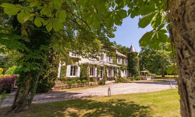 Saint-Geoirs Other | Relax at Château des Ayes: Perfect for Weddings and Retreats