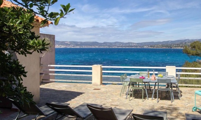 La Madrague Apartment | Experience la Rainette: Pet-Friendly Retreat with Ocean Views