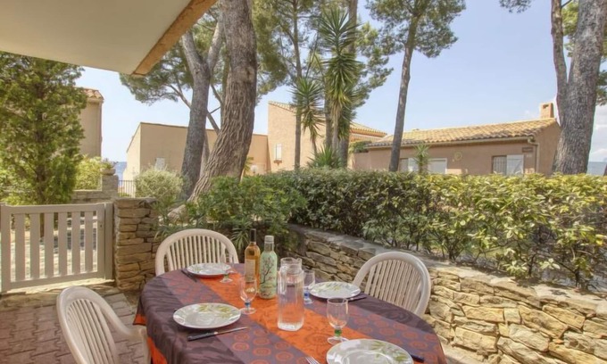 La Madrague Apartment | Relax at Mas de la Madrague with Ocean Views & Spa