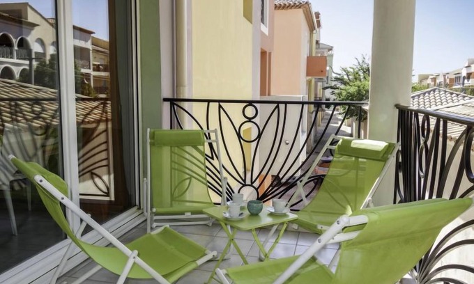 Saint-Cyr-sur-Mer Apartment | Enjoy Oceanfront Bliss at Le Madrilène by Interhome