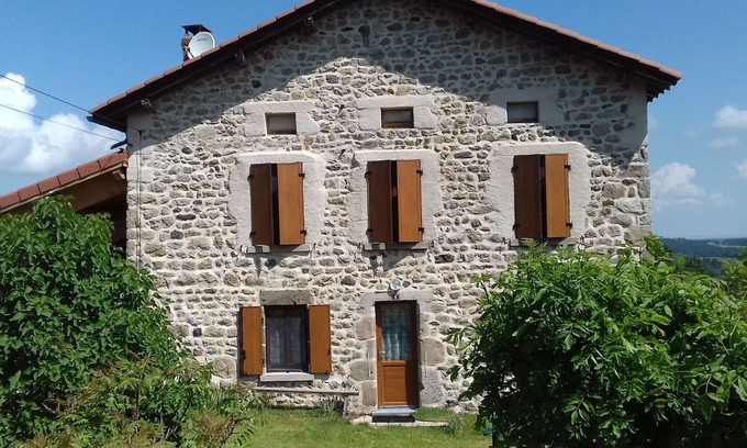 Saint-Geneys-pres-Saint-Paulien Cottage | Cozy Gite Saint-Geneys with Spa & Family Amenities