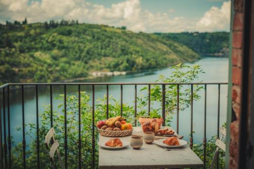 Saint-Jean-Saint-Maurice-sur-Loire Apartment | Child-Friendly Retreat at Gîtes Les Pittoresques