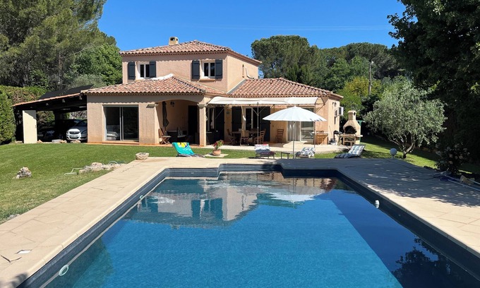 Saint-Maximin-la-Sainte-Baume Villa | Exquisite Villa with Private Pool in the Heart of Provence