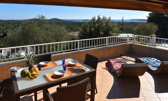 Sainte-Lucie-de-Porto-Vecchio Villa | Cozy Villa Supérieure 2 Bedrooms with Oceanfront Pool