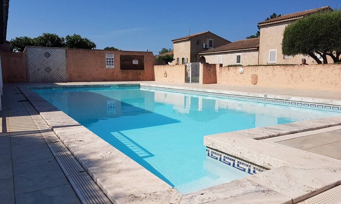 Pinarellu House | Relaxing SUARA: Poolside Retreat Steps from the Beach