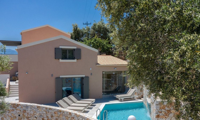 Bapiolos House | Fragia's house for 6,Pool,Sauna,Incredible view
