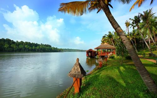 Paravur Resort | Serene Fragrant Nature Backwater Resort & Ayurveda Spa