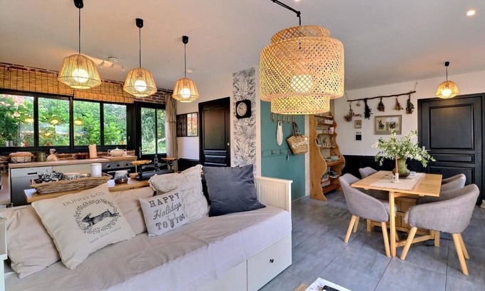 Corps-Nuds House | Discover Framboise - Corps-nuds: Spa & Family Amenities