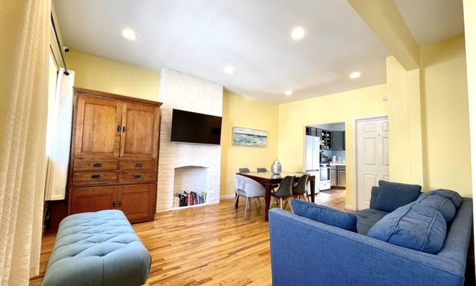 The Heights House | Fran's Lodge - Beautiful 3BR Home with Spa near NYC