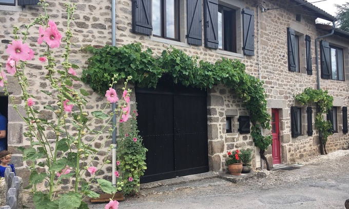 Compreignac House | Inviting Country House with Pool in France-Sud-Ouest