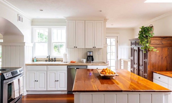 Fairhope House | Elegant Frances Grande - Downtown 5BR with Family Amenities