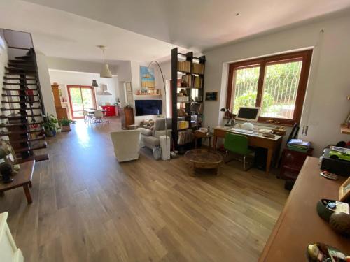 Zona LIII Tomba di Nerone Apartment | Pet-Friendly Francigena House with Oceanfront Views