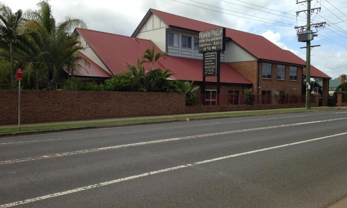 Singleton Hotel | Relax at Francis Phillip Motor Inn with Oceanfront Views