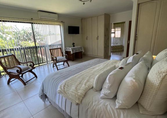 Athlone House | Experience Francis Place Guesthouse: Pet-Friendly Oceanfront Retreat