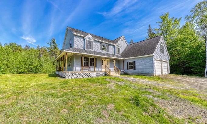 Franconia House | Experience Franconia's Far Far Away: Pet & Child Friendly Retreat
