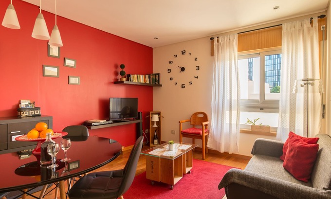 Ramalde Apartment | Francos' Relaxing Apartment Near Metro with Ocean View