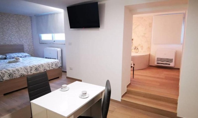 Triggiano Apartment | Discover Francy's House: Pet-Friendly Retreat with Hot Tub
