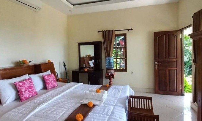 Seraya House | Premier Stay at Frangipani Inn & Restaurant with Pool Access