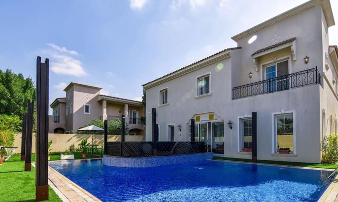 Arabian Ranches Villa | Explore Frank Porter - Arabian Ranches: Family-Friendly Retreat
