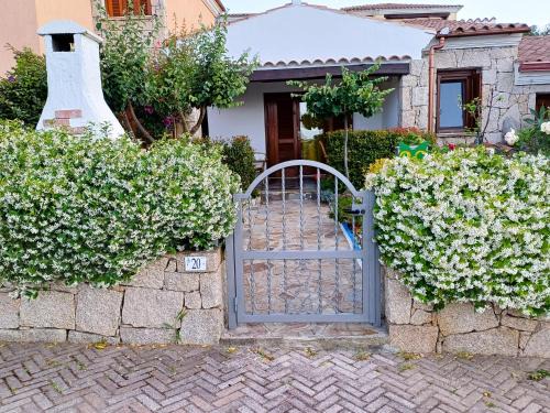 Tanaunella House | Highly Rated Frank's Home: Family-Friendly Retreat Awaits