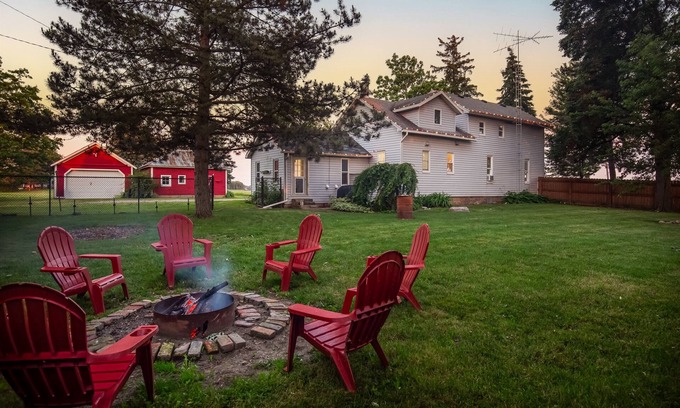 Frankenmuth Other | Frankenmuth Christmas Farmhouse: Pet-Friendly & Family Ready