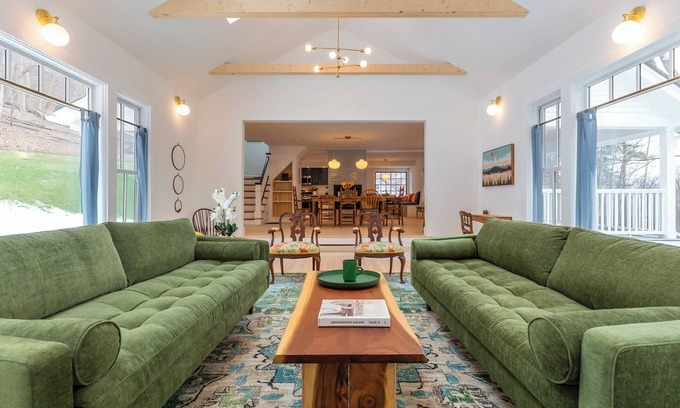 Manchester Ski Chalet | Immaculate Franklin Chalet with Guest House & Pet-Friendly Perks