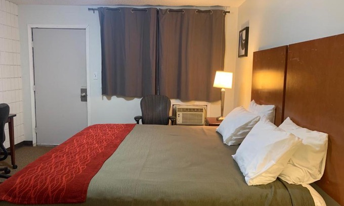Assiniboia Hotel | Family-Friendly Franklin Motel: Perfect for Pet Lovers