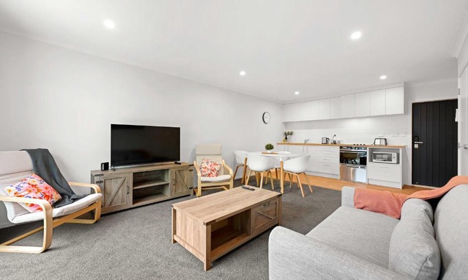 Frankton Apartment | Frankton Villa Retreat - Family-Friendly Central Location