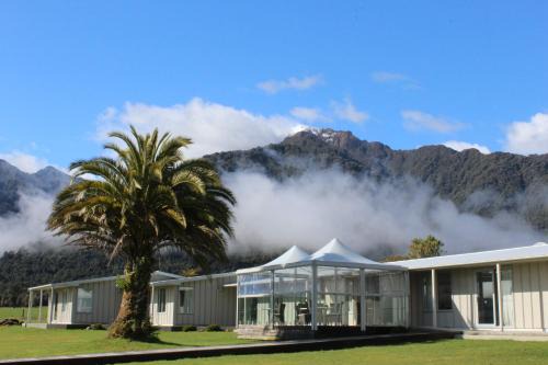Franz Josef Glacier Hotel | Discover Franz Josef Oasis - 5-Star Stay with Breakfast