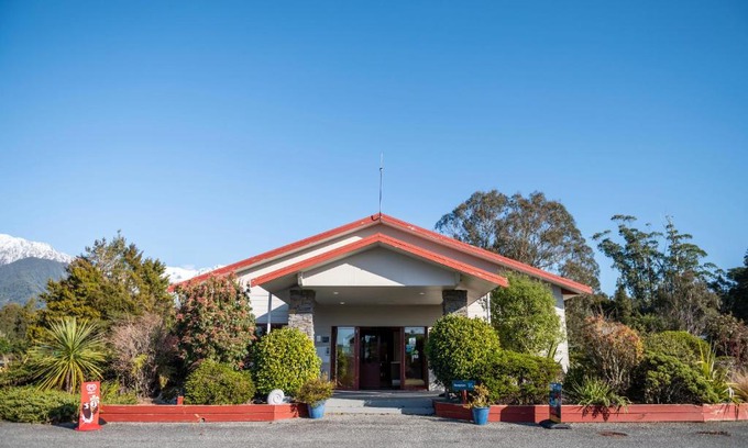 Franz Josef Glacier Resort | Family-Friendly Franz Josef TOP 10 Holiday Park with Pool