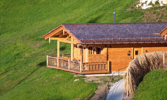 Schwob House | Relaxing Retreat at Franzerl Alm with Mountain Views & Spa