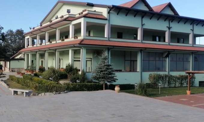 Brognaturo House | Welcoming Fratas Agriturismo Belvedere with Pool & Breakfast