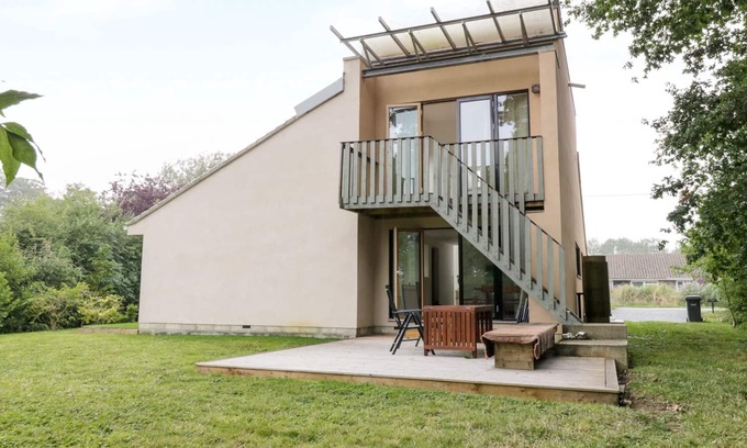 Harleston Cottage | Family-Friendly Frater House with Cozy Open Fire in Harleston