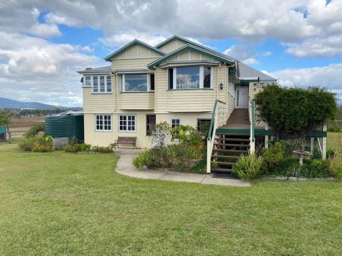 Frazerview House | Relaxing Frazerview Stay - Farm House Retreat in Scenic Rim