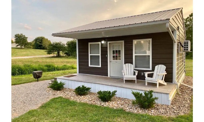 Carbon Hill House | Charming Tiny Home near Ohio University - Rated 9.8!